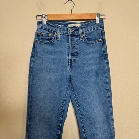 Levi’s Wedgie Straight Jeans - Picture 4 of 13
